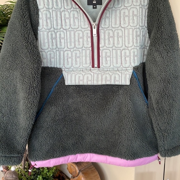 Brand New UGG Iggy Sherpa Half Zip Pullover Fleece Hooded Jacket Green Maroon - Picture 6 of 14